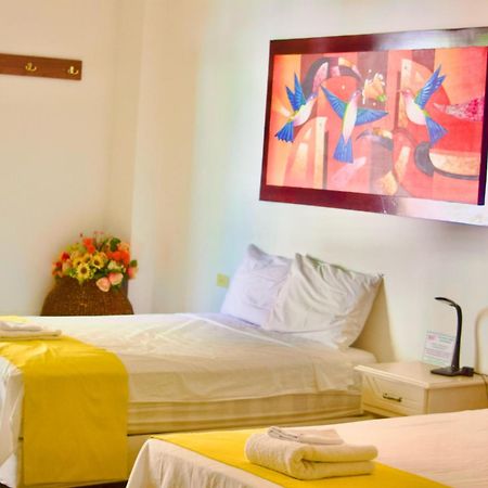 Galapagos Isabela Hotel Loja Пуерто Виламил Екстериор снимка