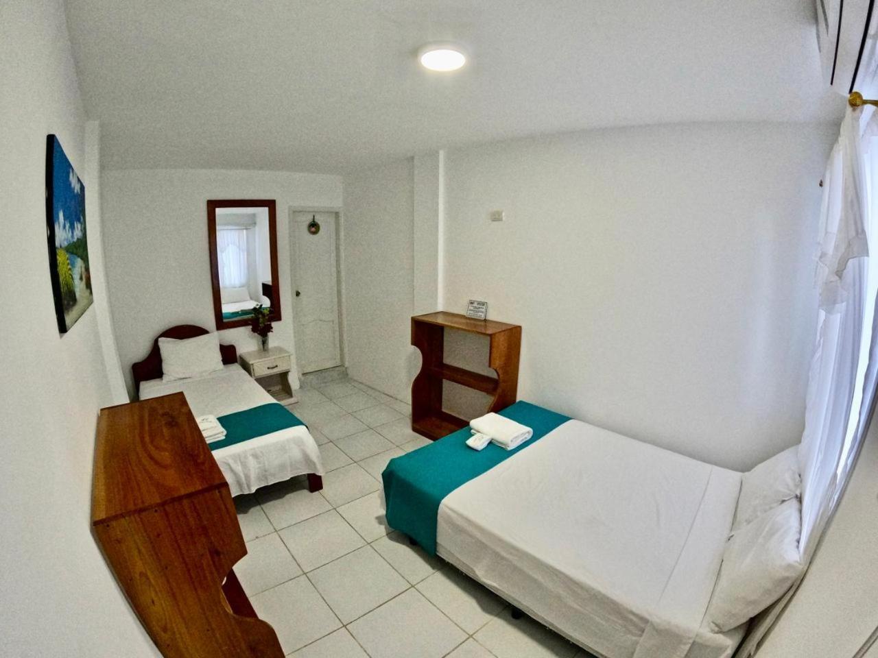 Galapagos Isabela Hotel Loja Пуерто Виламил Екстериор снимка