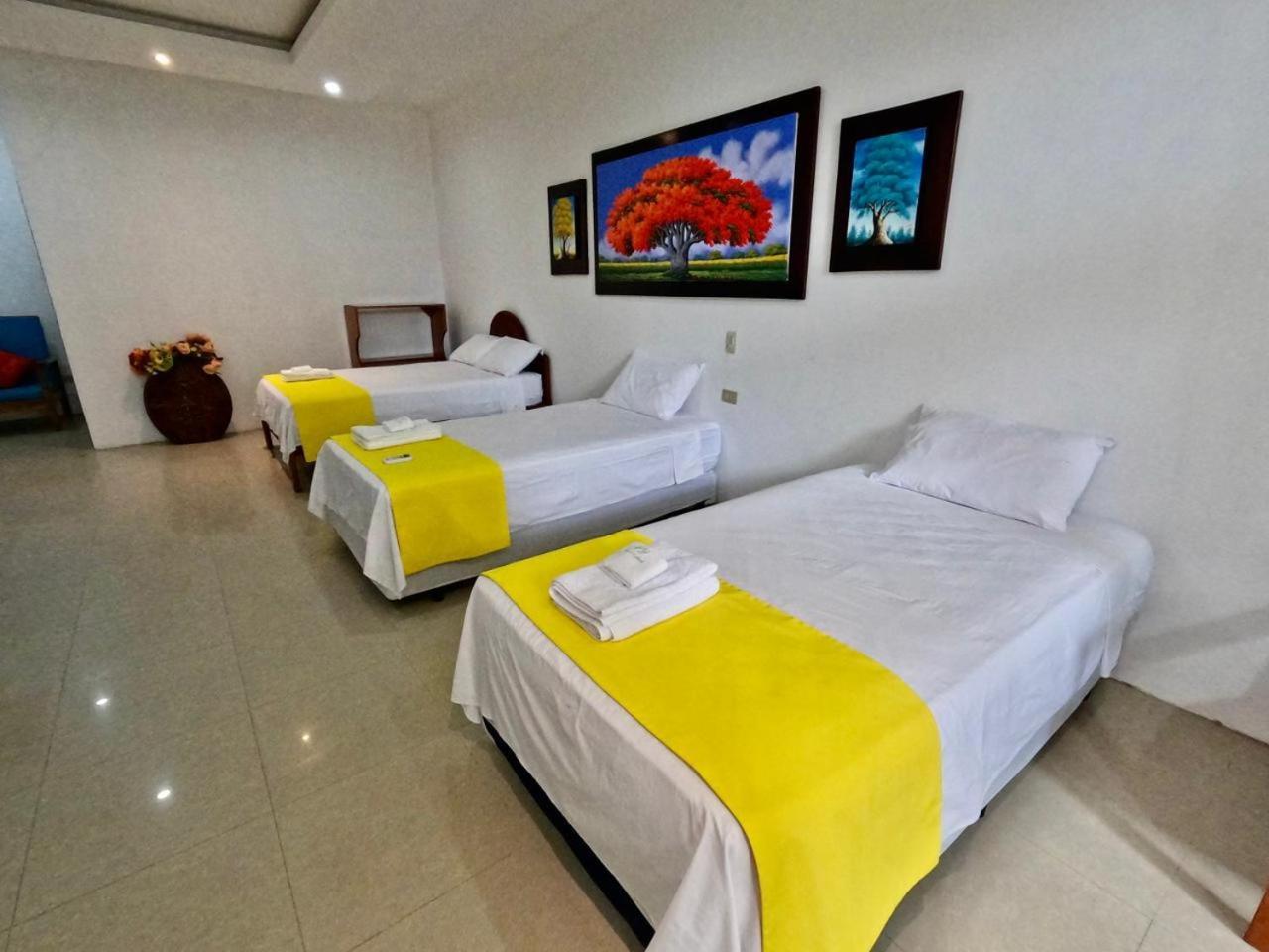 Galapagos Isabela Hotel Loja Пуерто Виламил Екстериор снимка