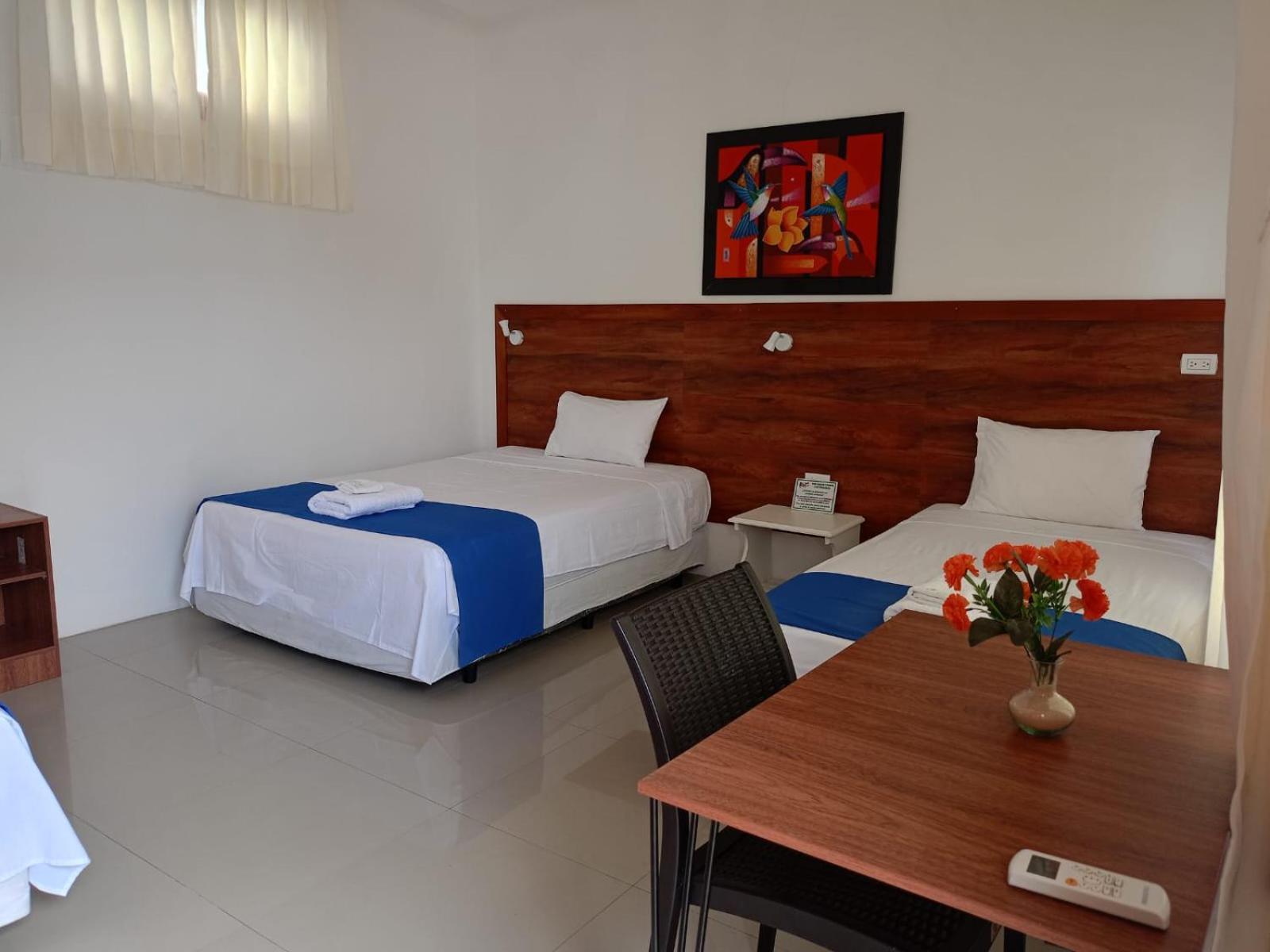 Galapagos Isabela Hotel Loja Пуерто Виламил Екстериор снимка