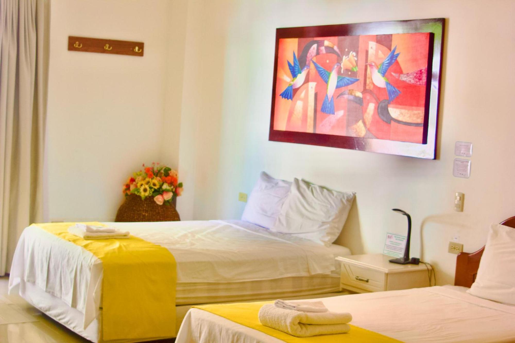 Galapagos Isabela Hotel Loja Пуерто Виламил Екстериор снимка