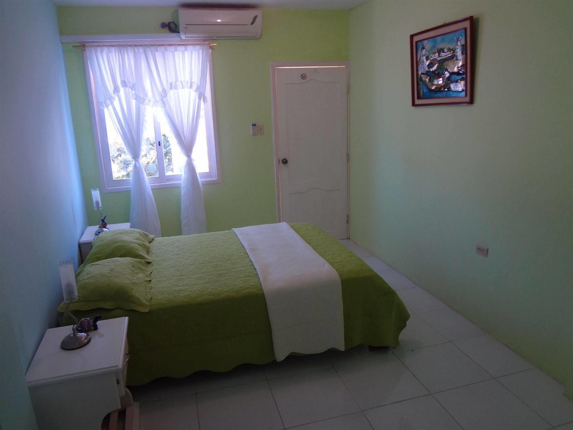 Galapagos Isabela Hotel Loja Пуерто Виламил Екстериор снимка